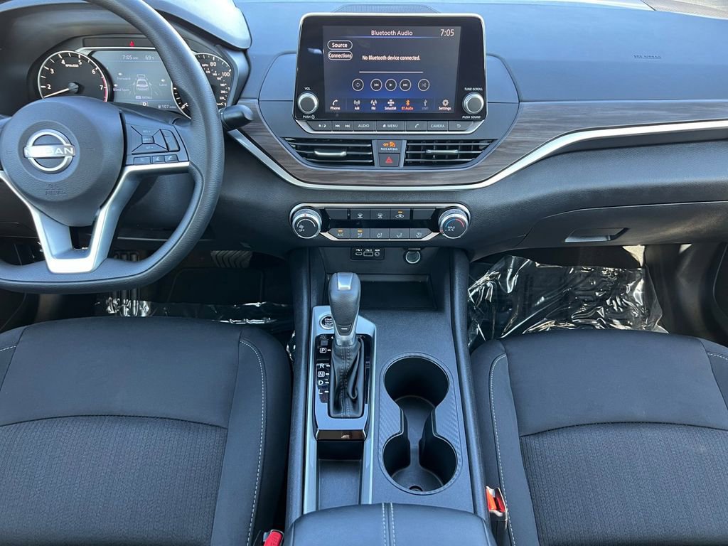 Certified 2025 Nissan Altima 2.5 SV image 3