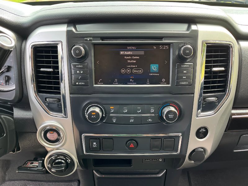 Used 2019 Nissan Titan SV image 16