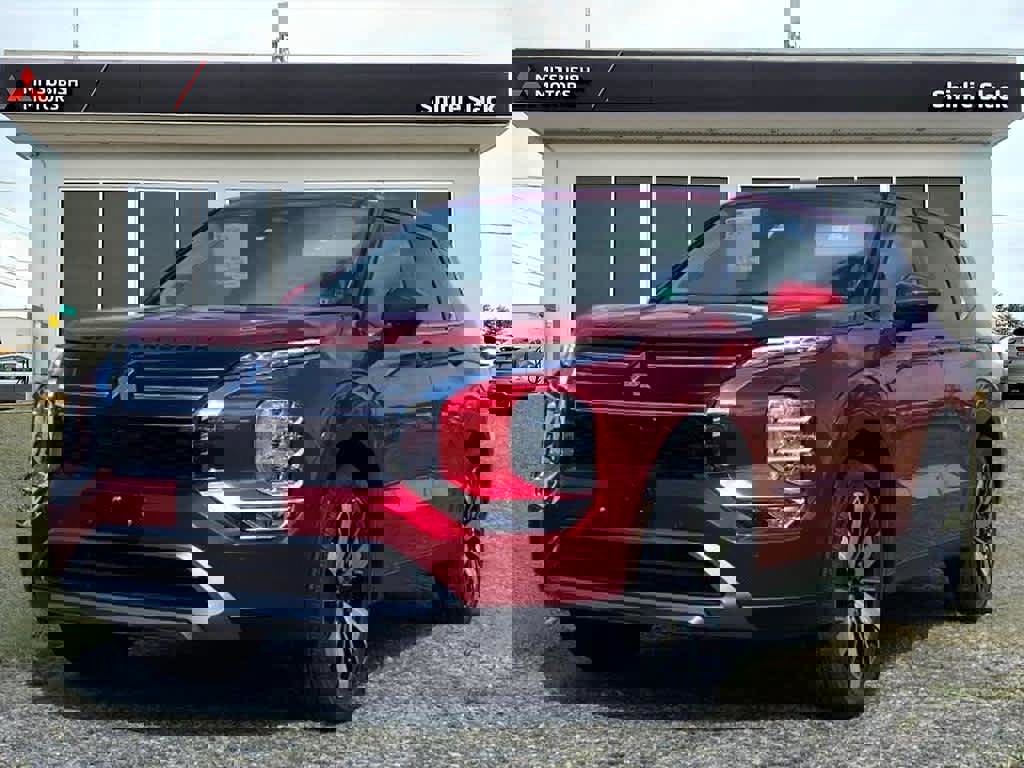 New 2025 Mitsubishi Outlander SE image 1