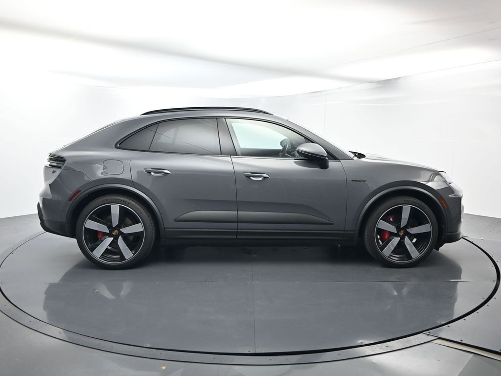 Certified 2025 Porsche Macan 4S Electric AWD/4WD image 16