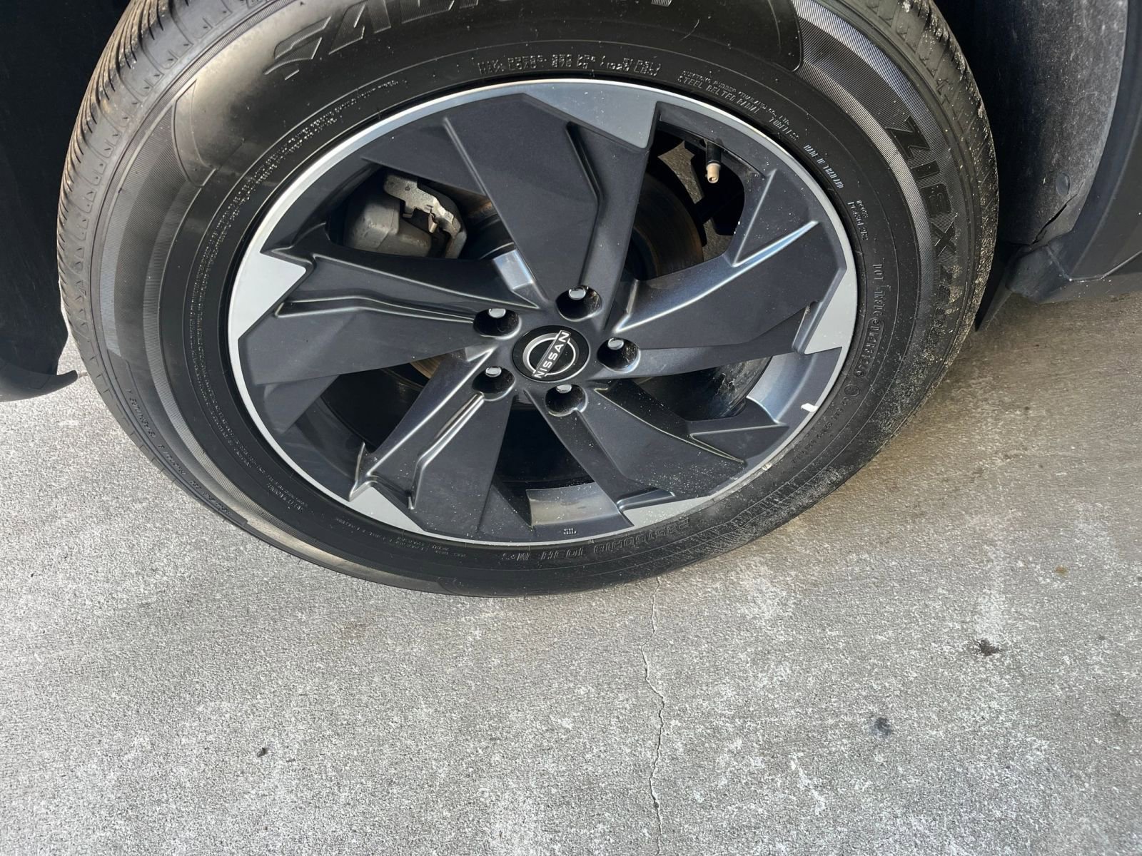 Used 2025 Nissan Rogue SV image 31