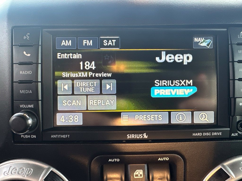 Used 2017 Jeep Wrangler Unlimited Sahara w/ Connectivity Group AWD/4WD image 25