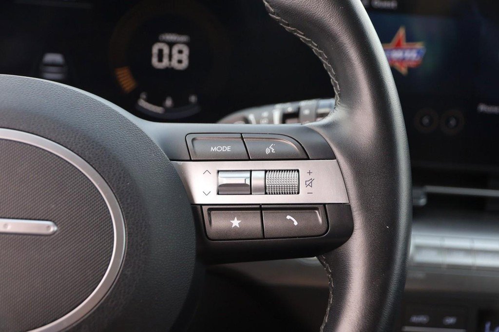 Used 2025 Hyundai Kona SEL image 12
