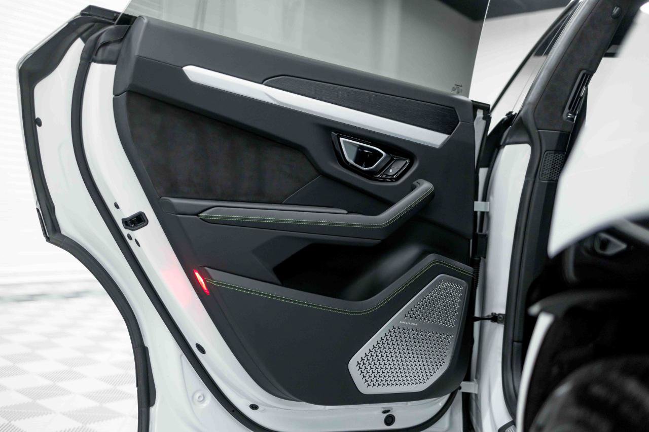 Used 2020 Lamborghini Urus Base image 40