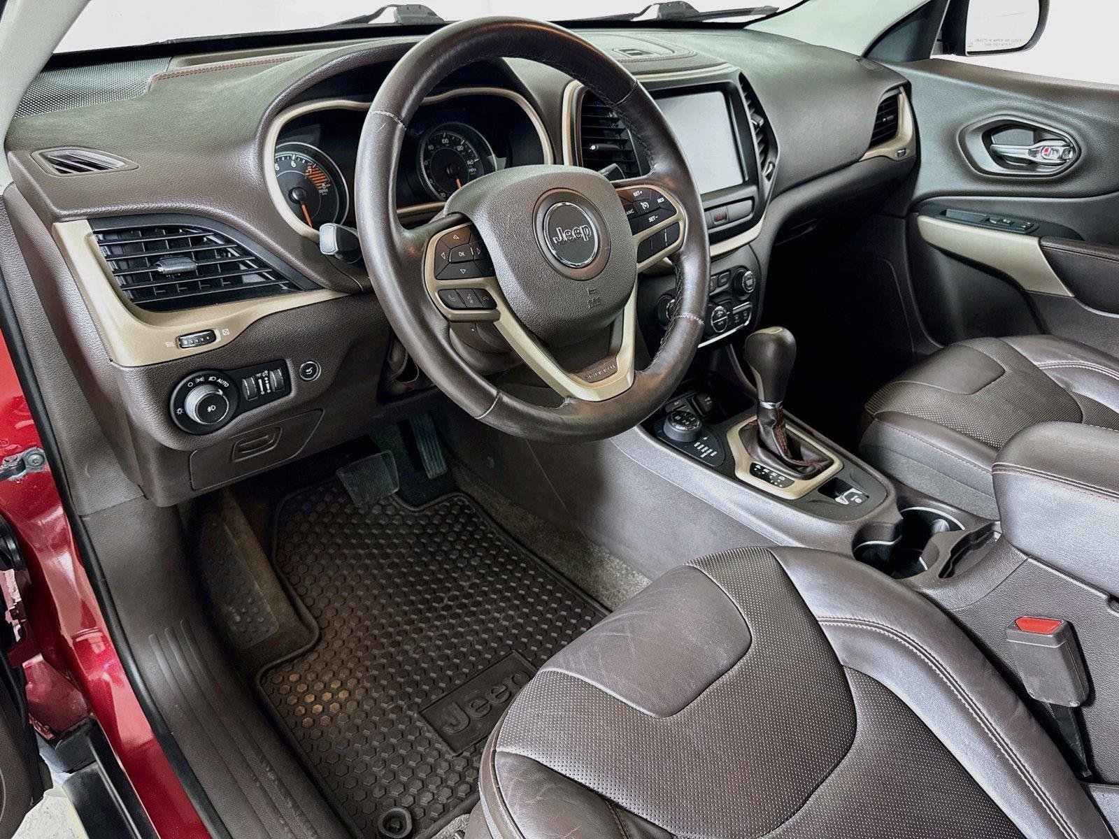 Used 2017 Jeep Cherokee Trailhawk AWD/4WD image 7