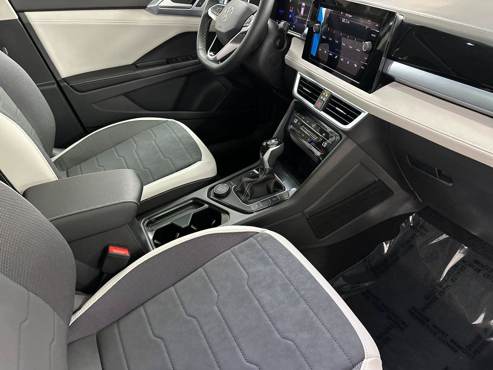 New 2027 Volkswagen Taos SE AWD/4WD image 15