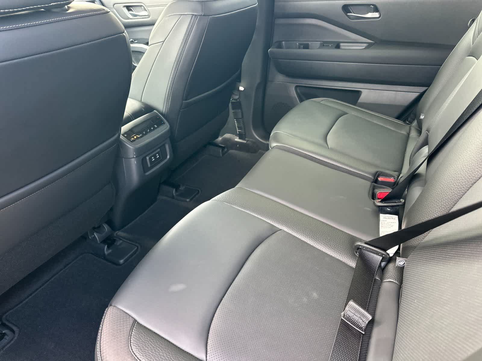Used 2026 Nissan Pathfinder SL FWD image 5
