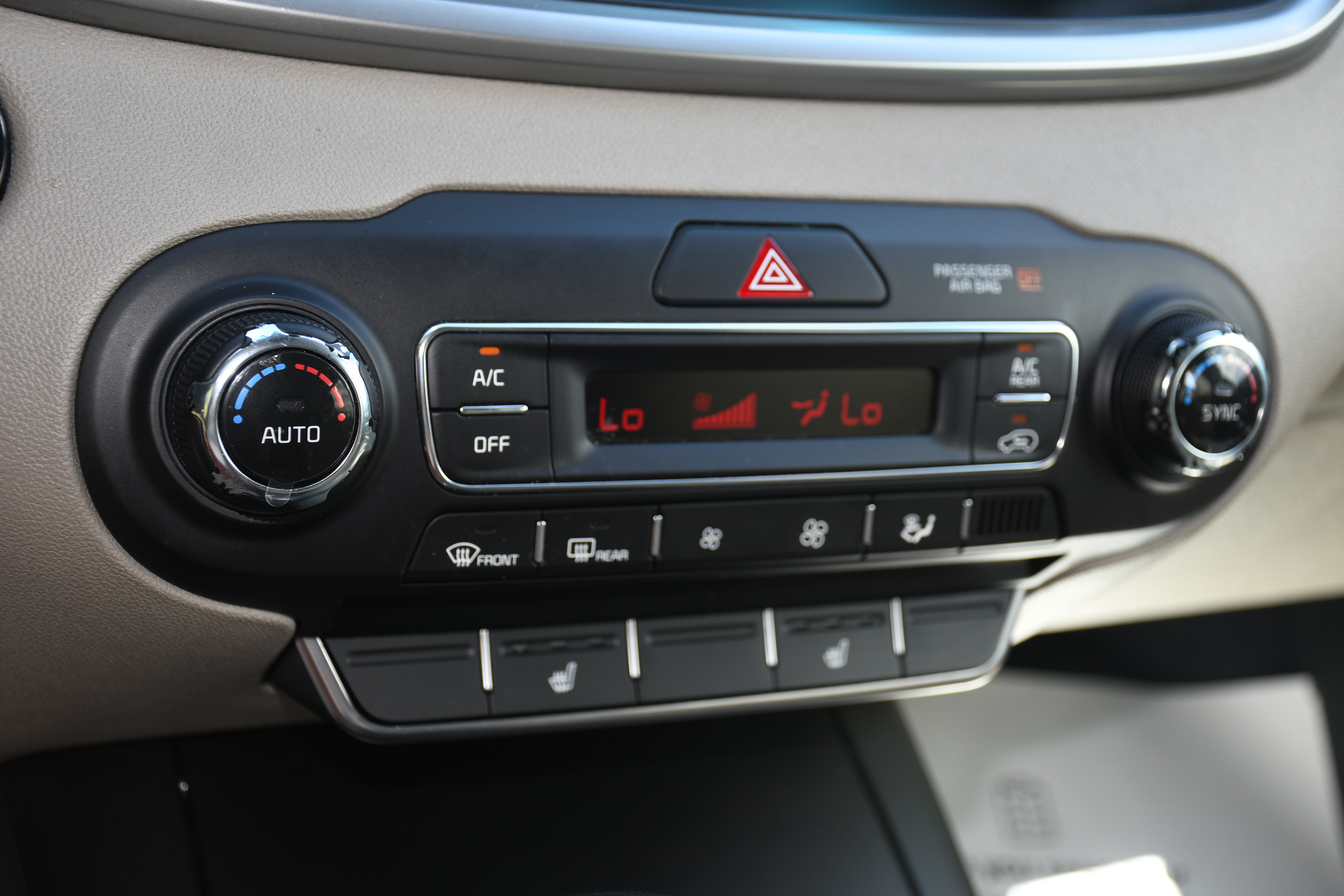 Used 2020 Kia Sorento S FWD image 15