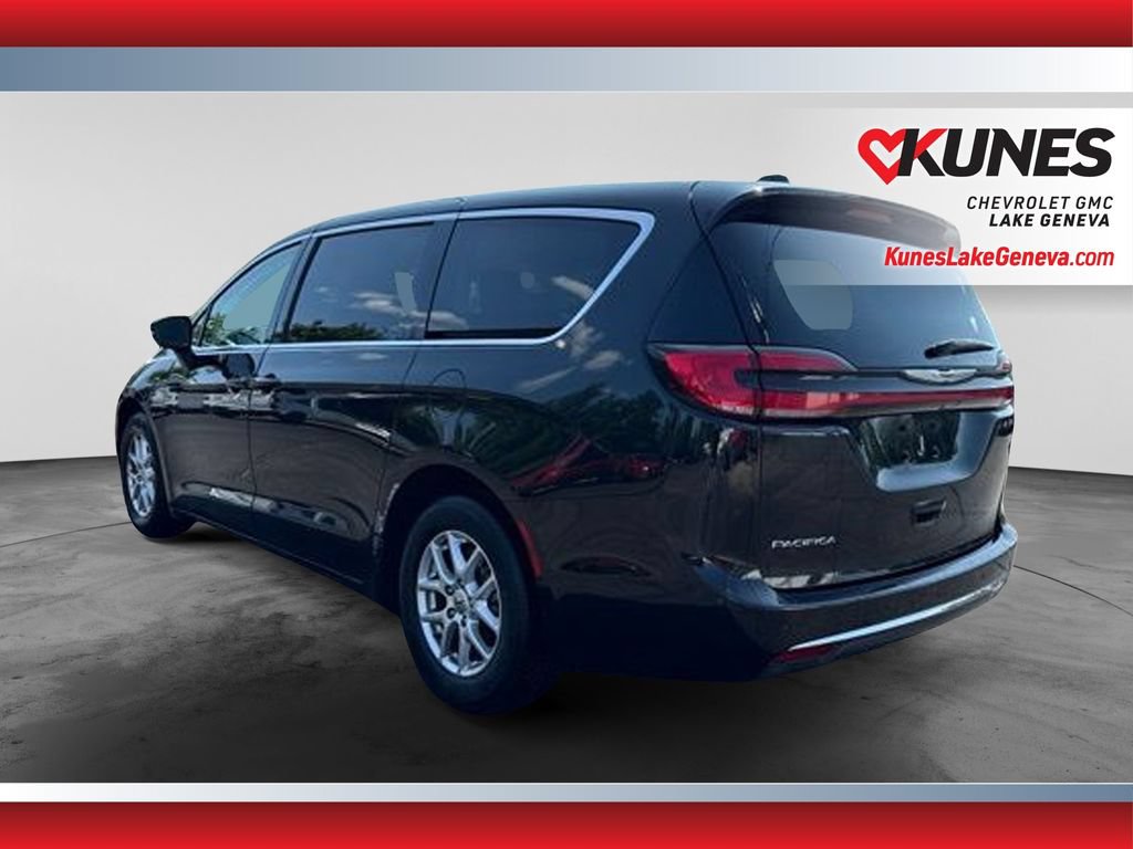 Used 2023 Chrysler Pacifica Touring-L FWD image 8