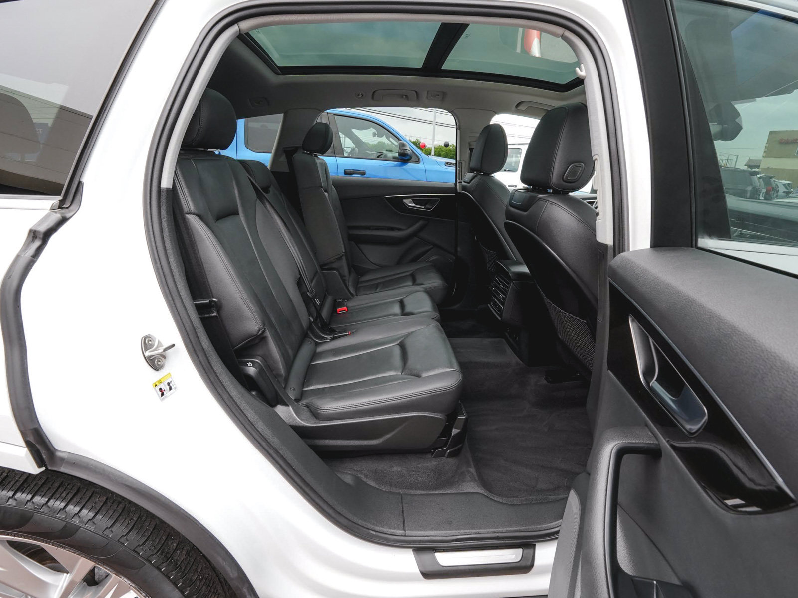 Used 2023 Audi Q7 3.0T Premium w/ Convenience Package AWD/4WD image 38
