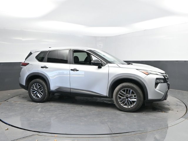 Used 2024 Nissan Rogue S AWD/4WD image 3