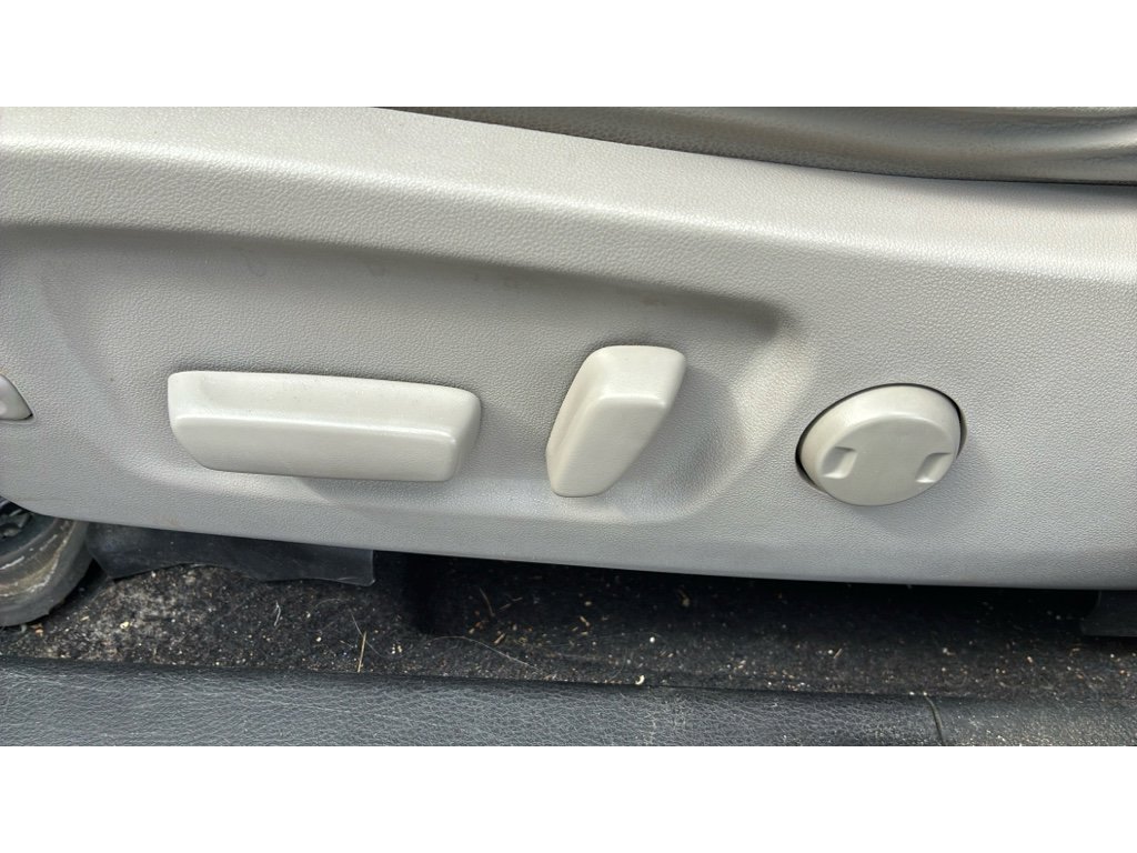 Used 2016 Toyota Highlander Limited image 13