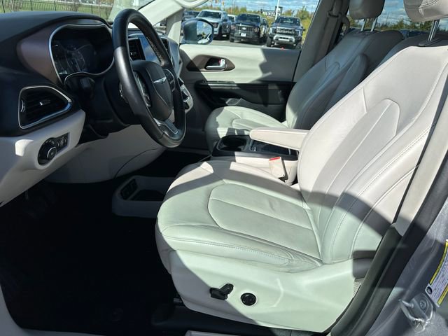 Used 2018 Chrysler Pacifica Touring-L Plus image 22
