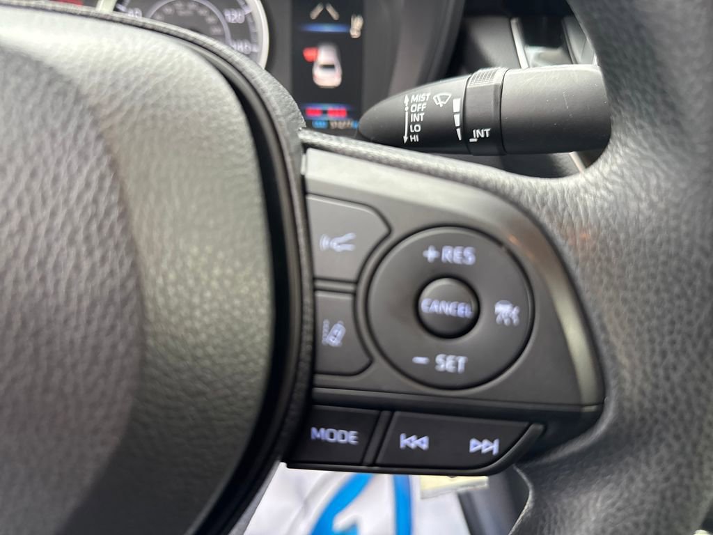 Used 2020 Toyota Corolla LE image 17