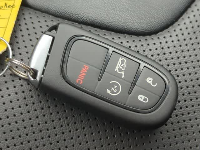 Used 2022 Jeep Cherokee Trailhawk w/ Premium Leather Package AWD/4WD image 34