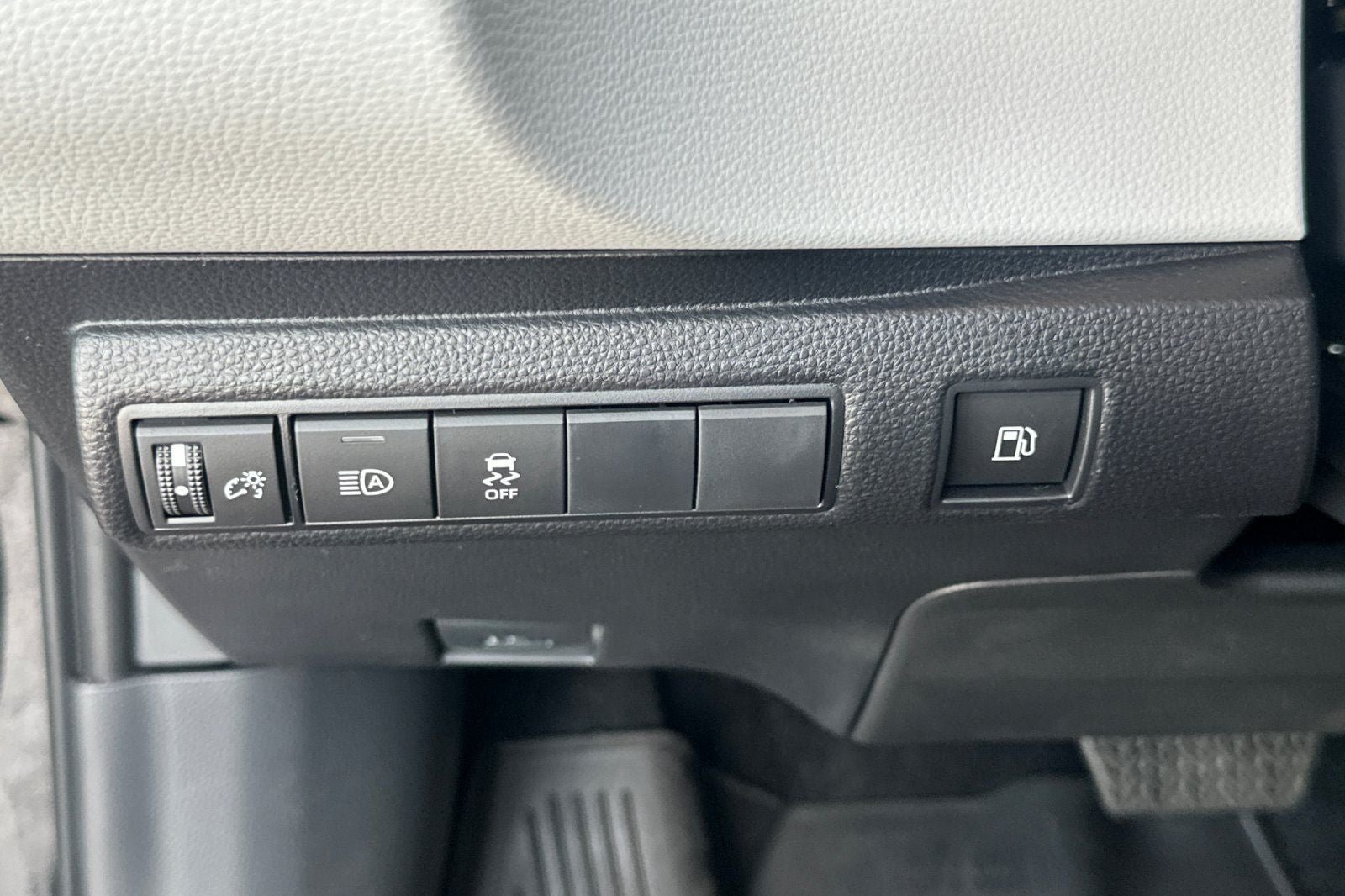 New 2026 Toyota Corolla SE w/ SE Premium Package FWD image 28