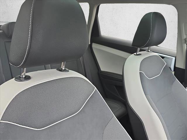 Used 2025 Volkswagen Taos SE image 23