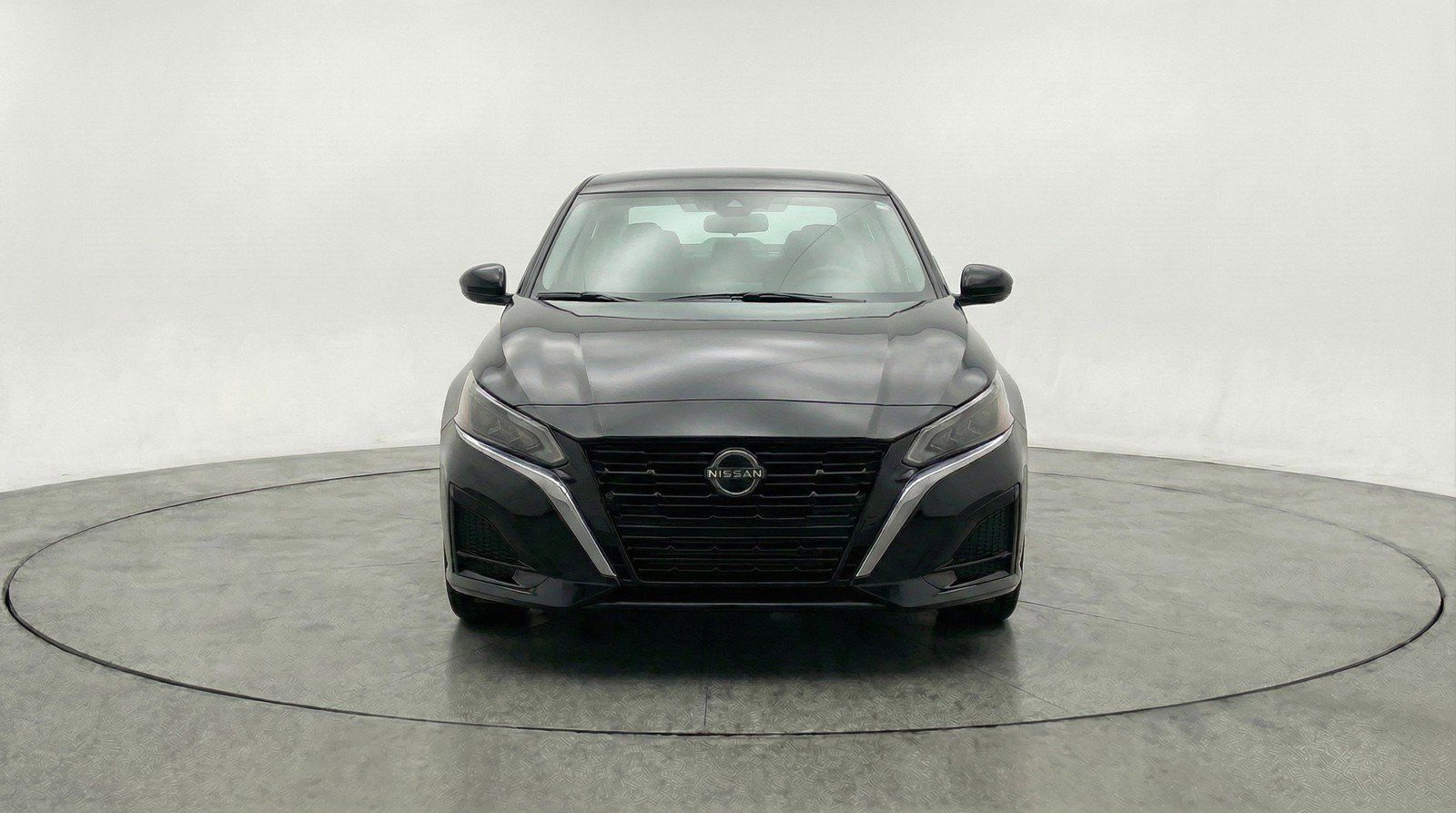 Used 2025 Nissan Altima 2.5 SV image 2