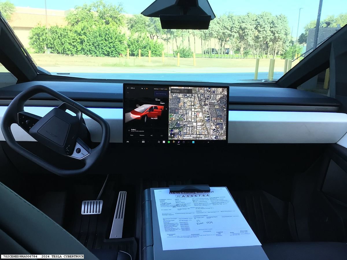 Used 2024 Tesla Cybertruck AWD Crew Cab image 9
