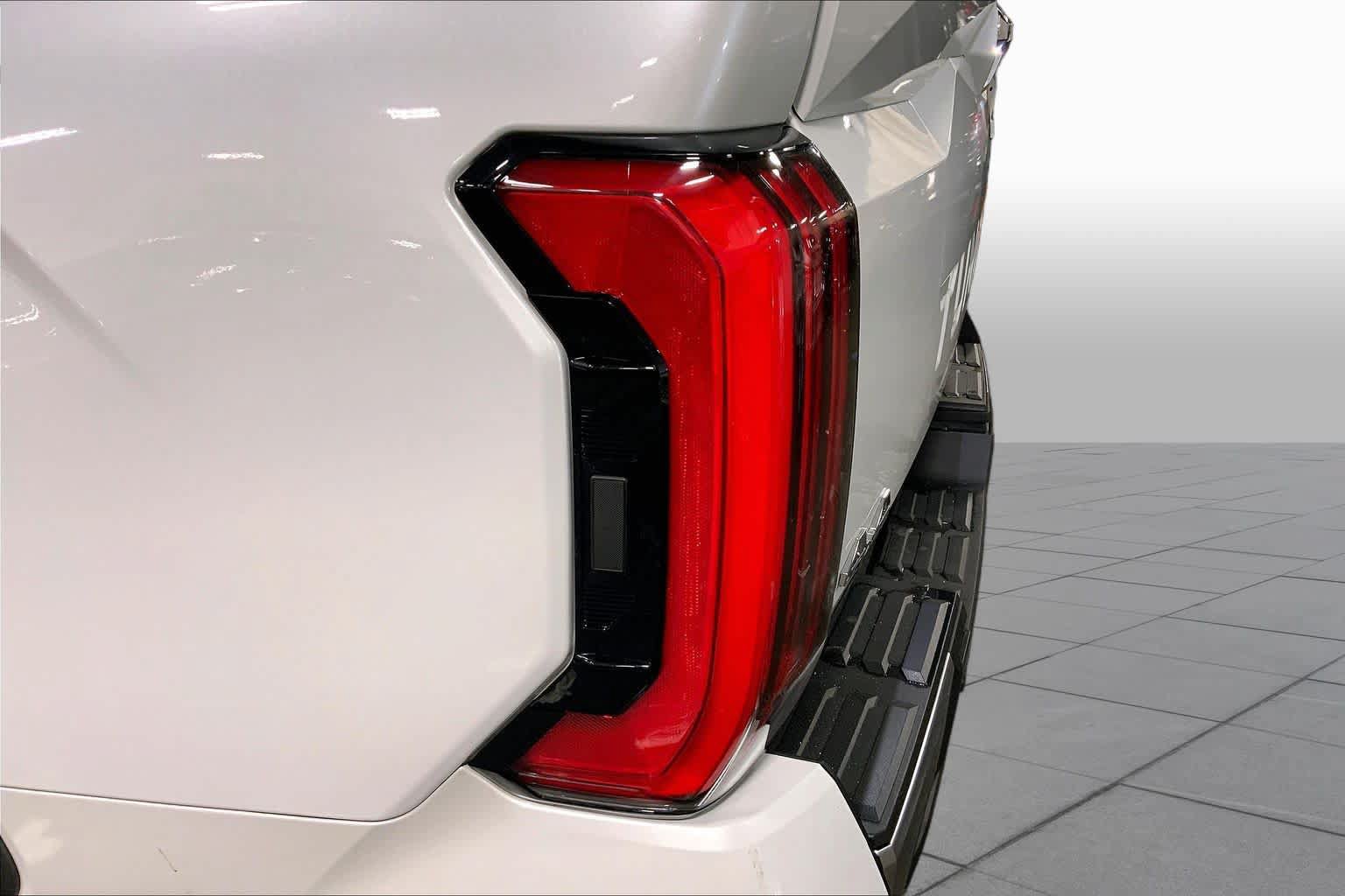 Used 2024 Toyota Tundra Limited AWD/4WD image 29
