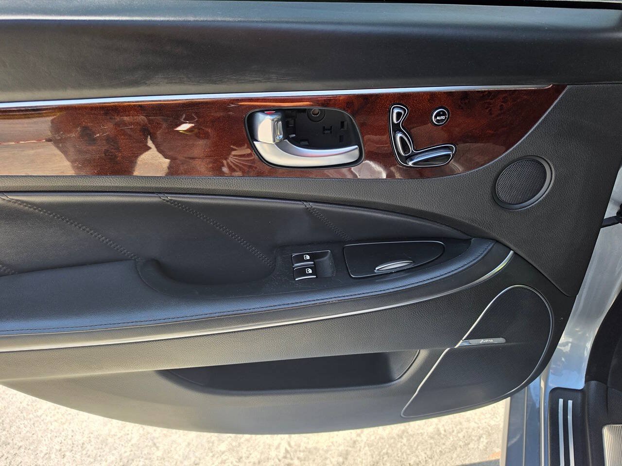 Used 2016 Hyundai Equus Signature RWD image 20