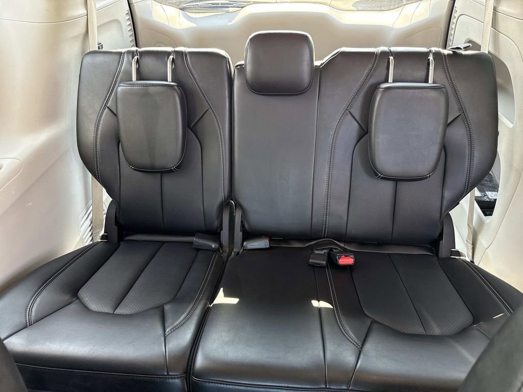 Used 2024 Chrysler Pacifica Touring-L image 19
