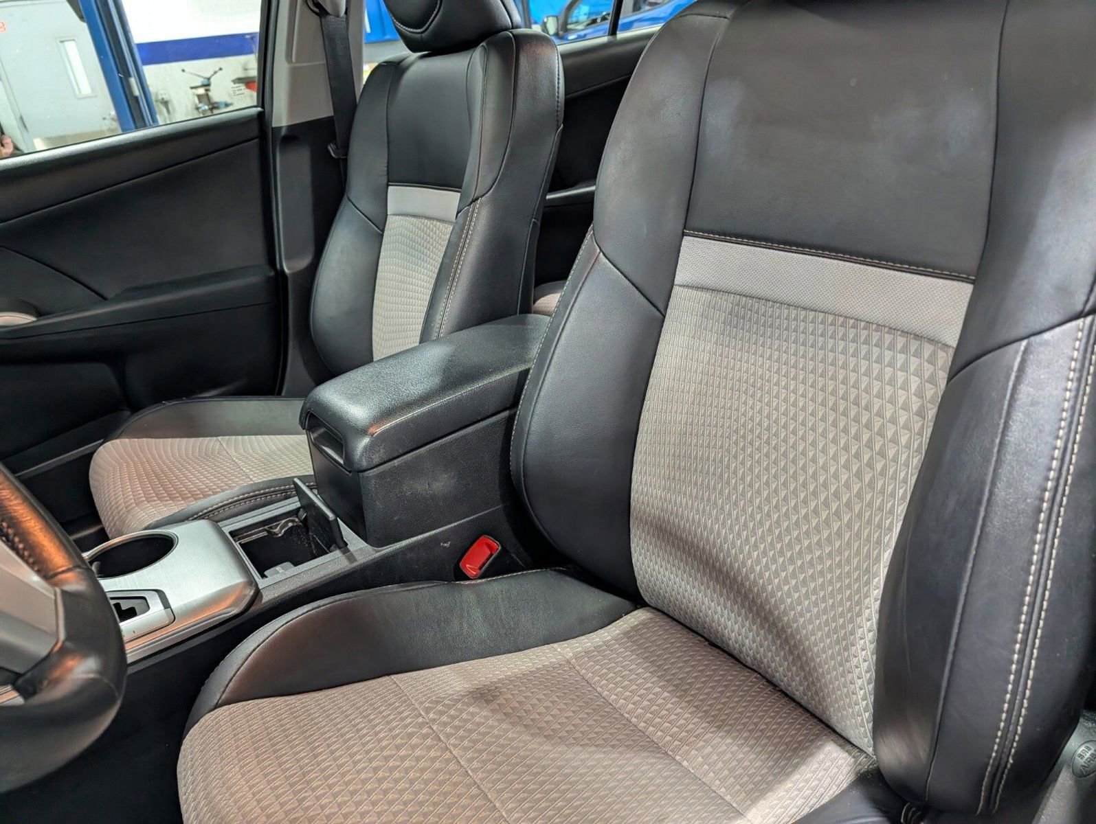 Used 2013 Toyota Camry SE image 13