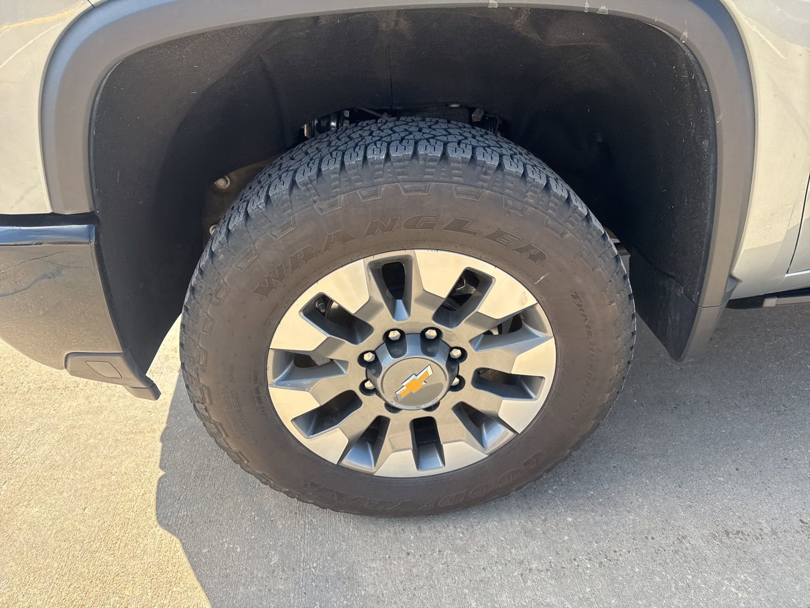 Used 2024 Chevrolet Silverado 2500 Custom w/ Custom Value Package image 7