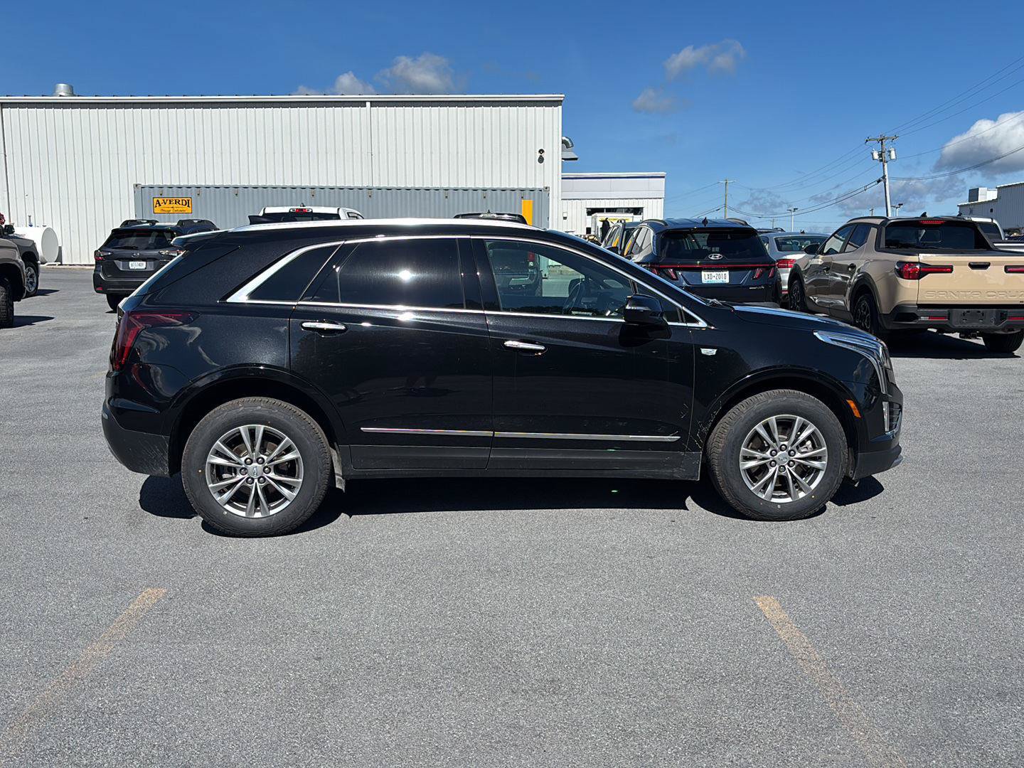 Used 2022 Cadillac XT5 Premium Luxury AWD/4WD image 2