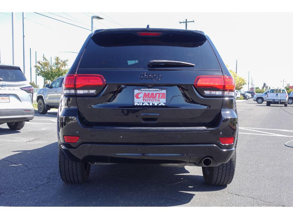 Used 2018 Jeep Grand Cherokee Altitude RWD image 4