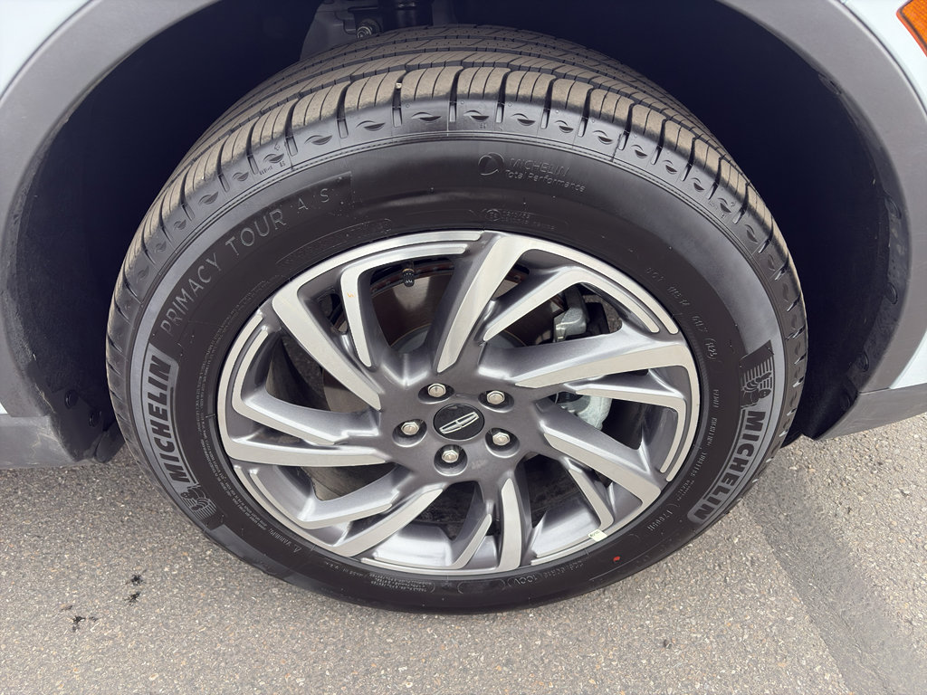 Used 2025 Lincoln Corsair Premiere image 9