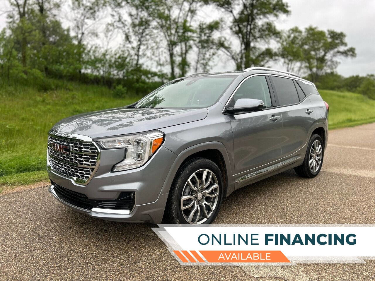 Used 2024 GMC Terrain Denali w/ Denali Premium Package image 1
