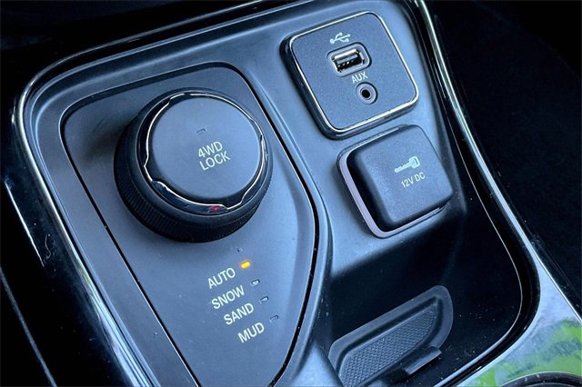 Used 2017 Jeep Compass Limited w/ Navigation Group image 24