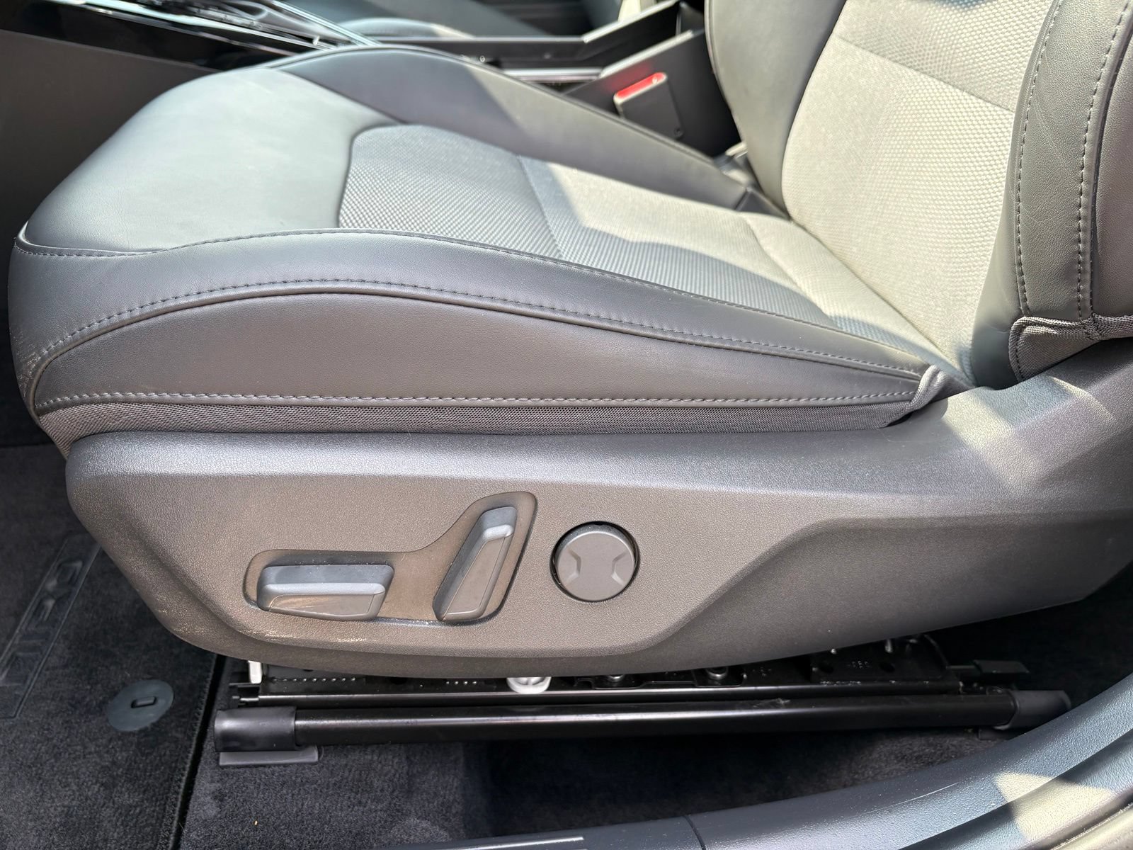 Used 2025 Kia Niro EX FWD image 28