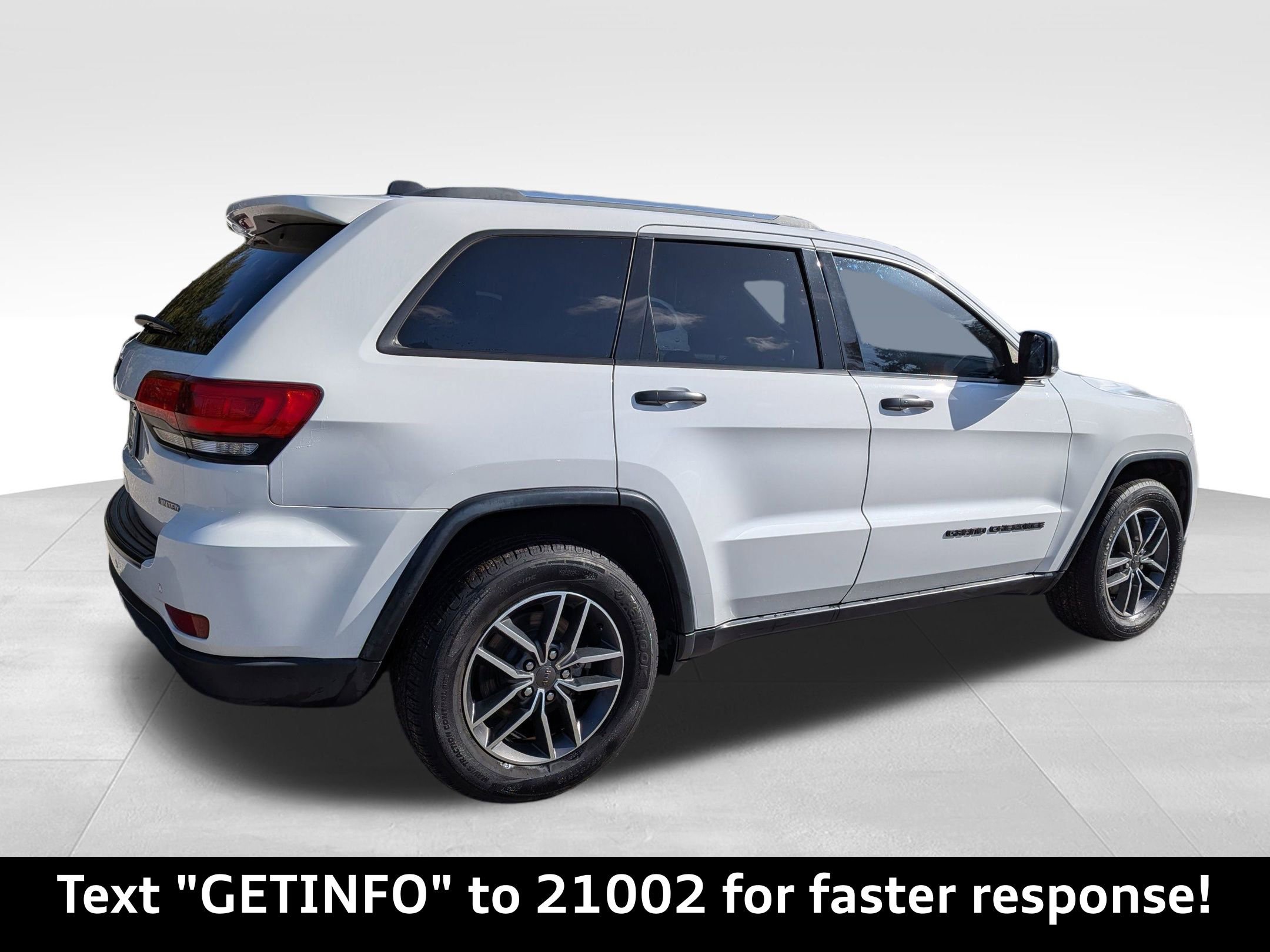 Used 2019 Jeep Grand Cherokee Limited w/ Luxury Group II image 3