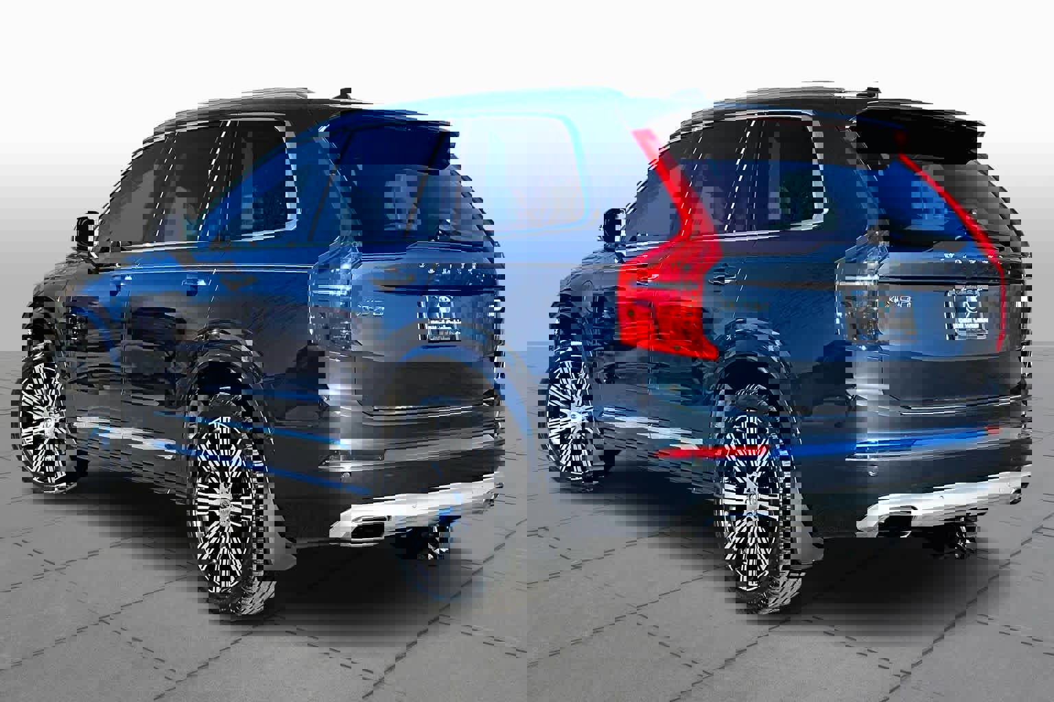 Used 2021 Volvo XC90 T8 Inscription w/ Lounge Package image 12