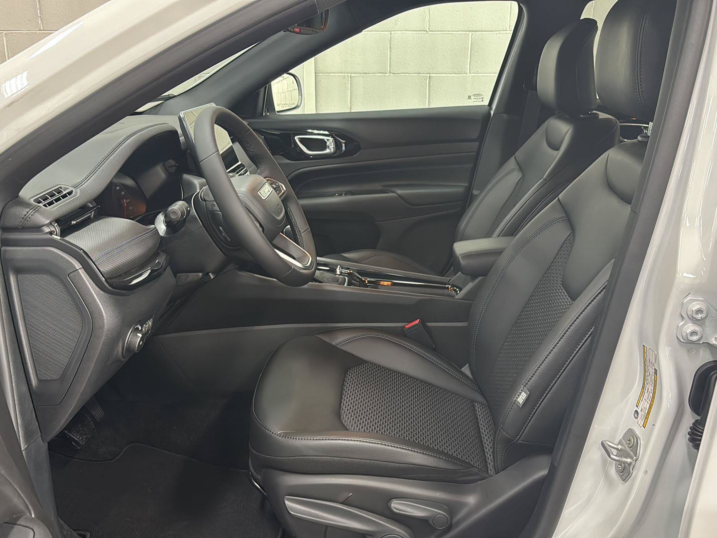 New 2026 Jeep Compass Latitude AWD/4WD image 8
