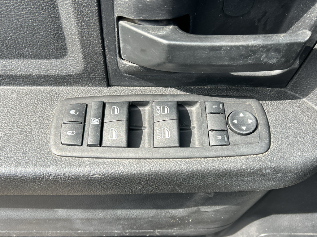 Used 2018 RAM 2500 Tradesman w/ Chrome Appearance Group AWD/4WD image 17