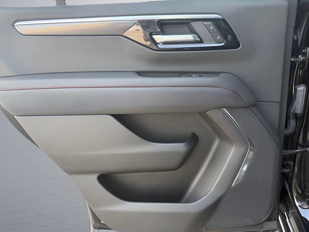 Used 2025 Chevrolet Tahoe RST AWD/4WD image 28
