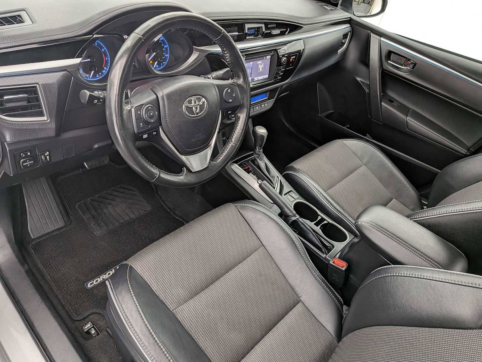 Used 2016 Toyota Corolla S image 2