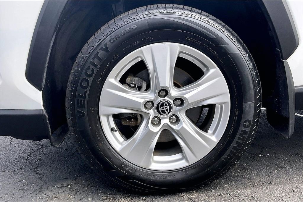 Used 2021 Toyota RAV4 XLE w/ Carpet Mat Package (TMS) AWD/4WD image 8