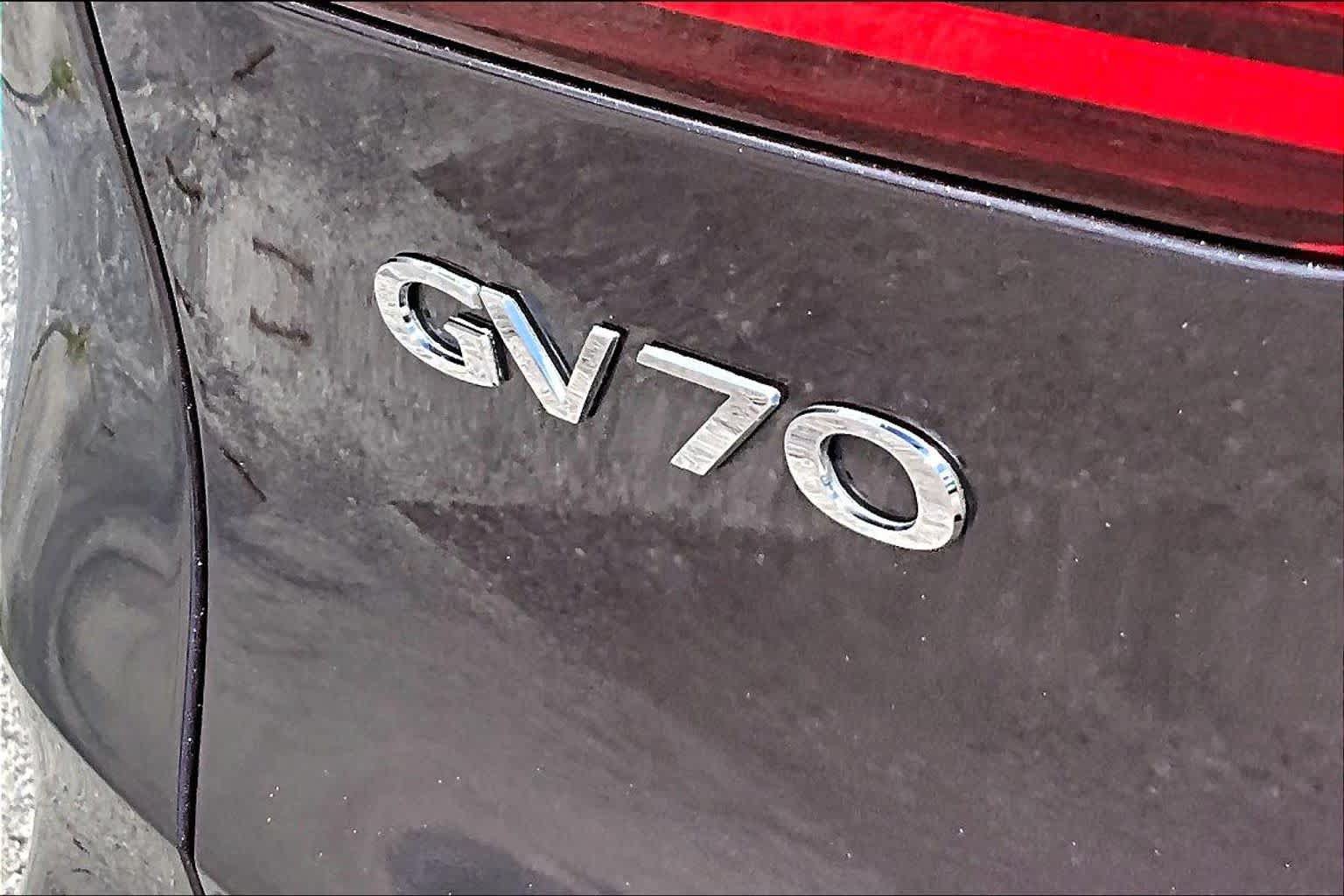 Used 2022 Genesis GV70 2.5T w/ Advanced Package AWD/4WD image 10