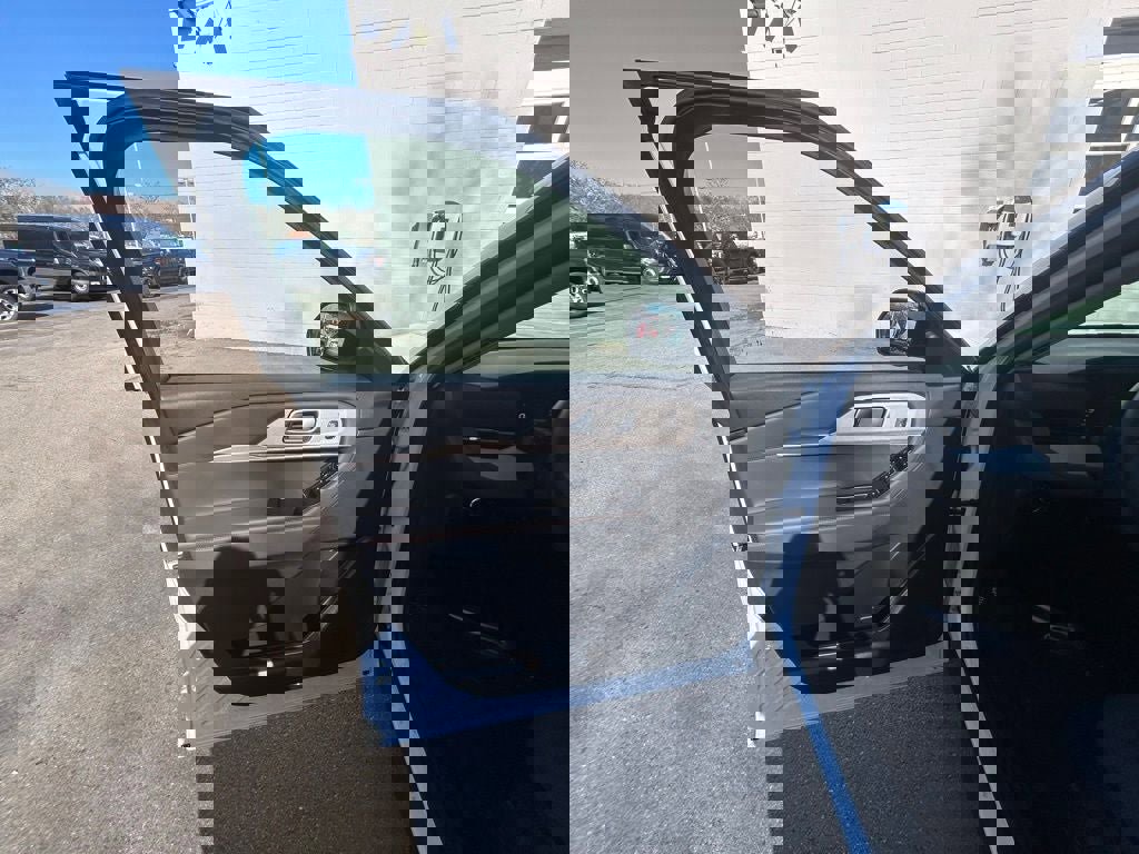 Used 2025 Ford Explorer Active image 12