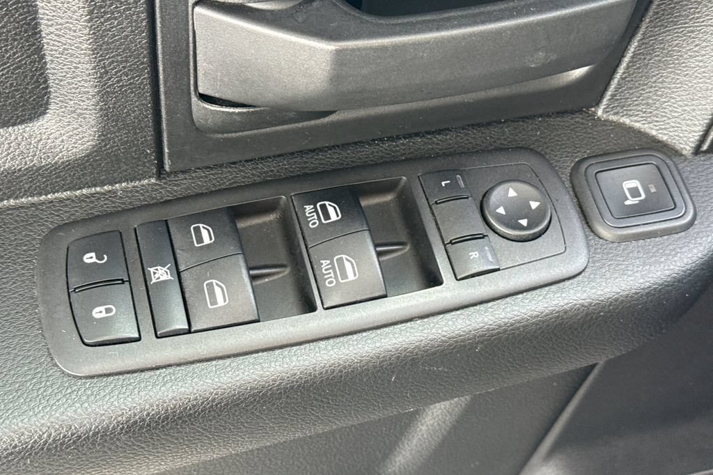 Used 2024 RAM 3500 Tradesman w/ Chrome Appearance Group AWD/4WD image 17