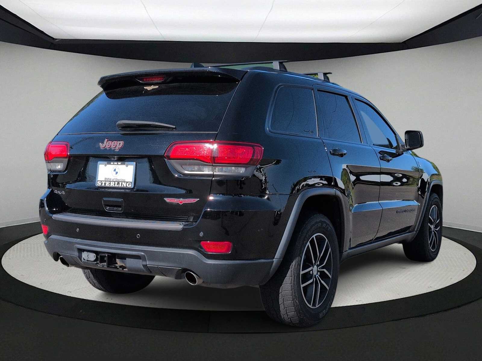Used 2017 Jeep Grand Cherokee Trailhawk AWD/4WD image 8
