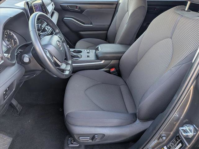 Used 2025 Toyota Highlander LE image 16
