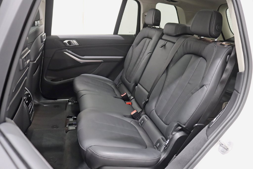 Used 2022 BMW X7 xDrive40i w/ Premium Package AWD/4WD image 32