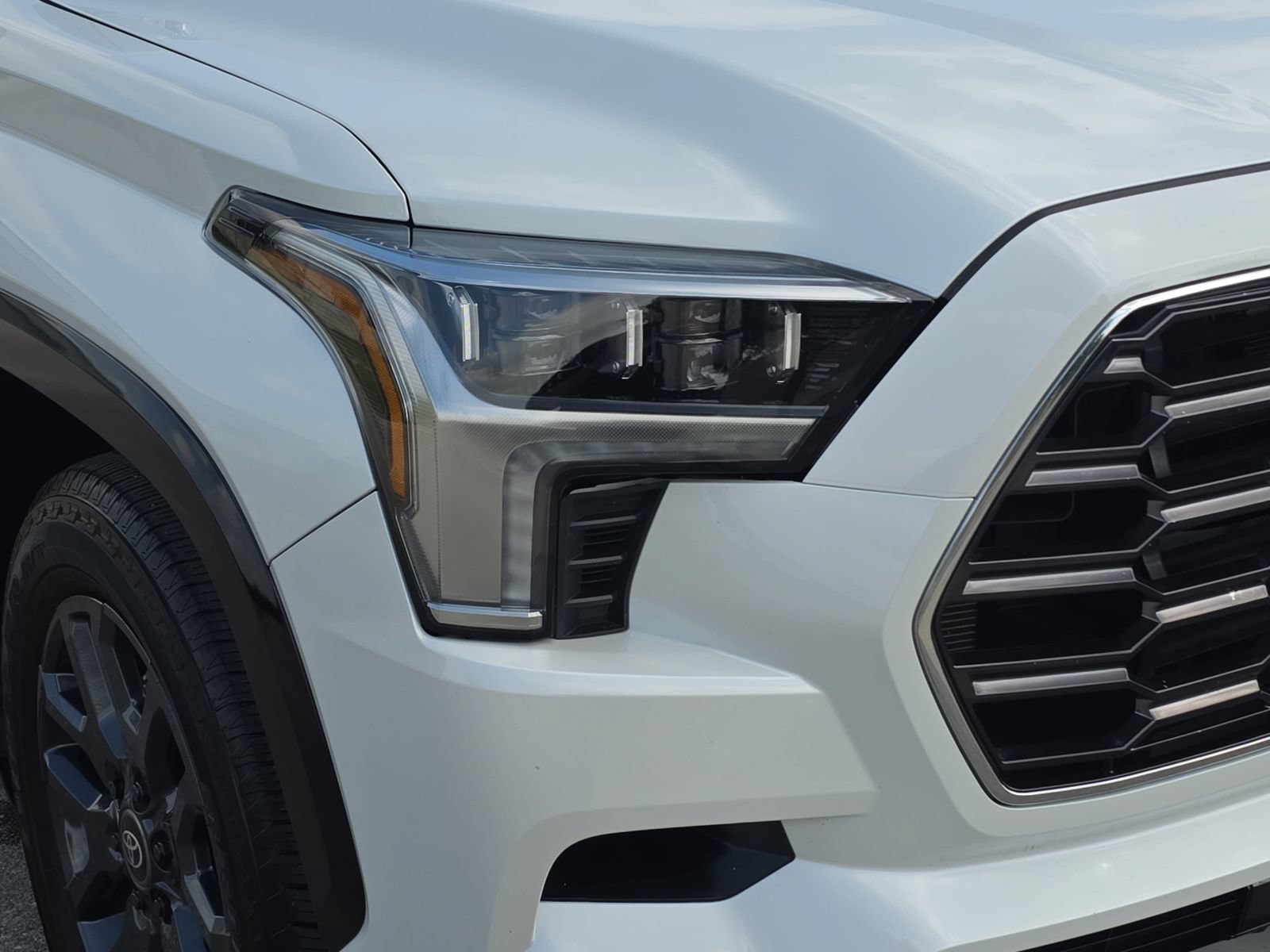 Used 2025 Toyota Sequoia Platinum AWD/4WD image 28
