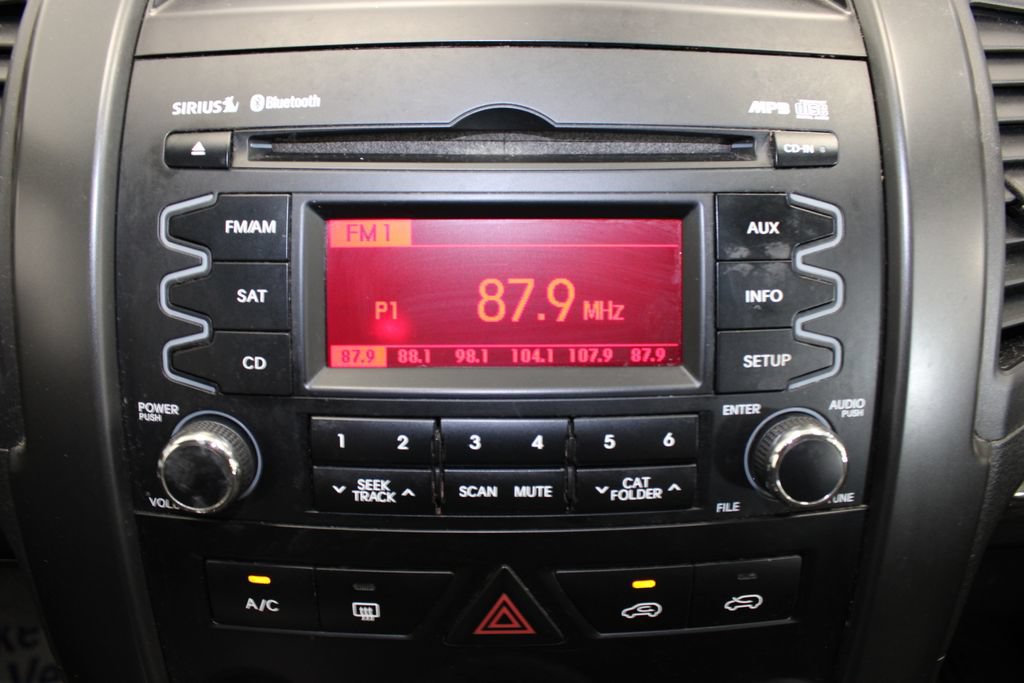 Used 2012 Kia Sorento FWD w/ Third Row Pkg image 16