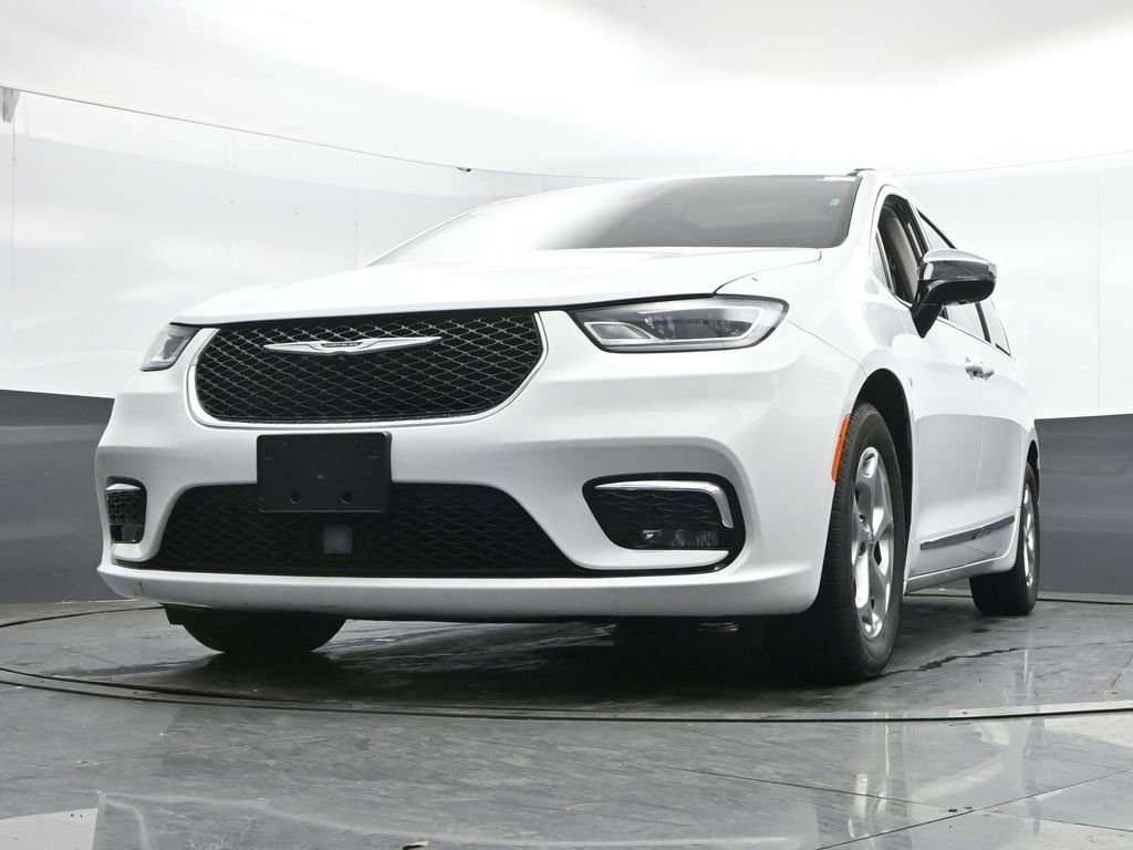 Used 2023 Chrysler Pacifica Limited FWD image 49